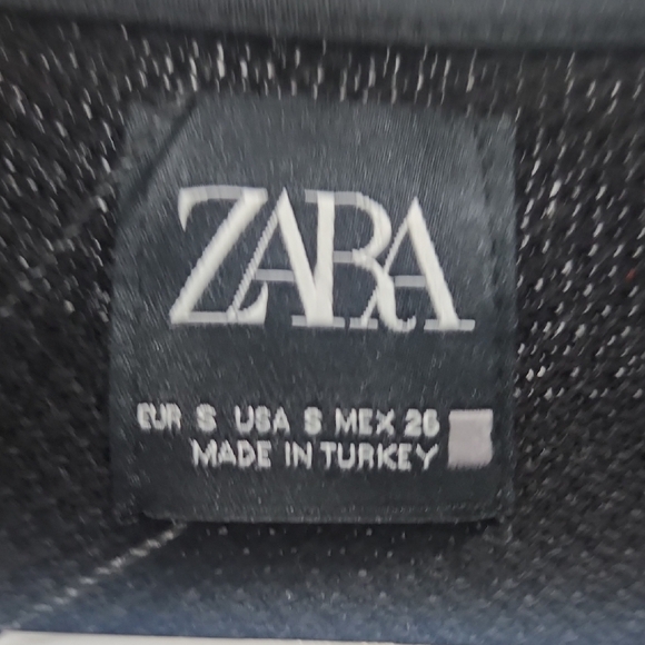 Zara Black Sleeveless Vest - Picture 4 of 6